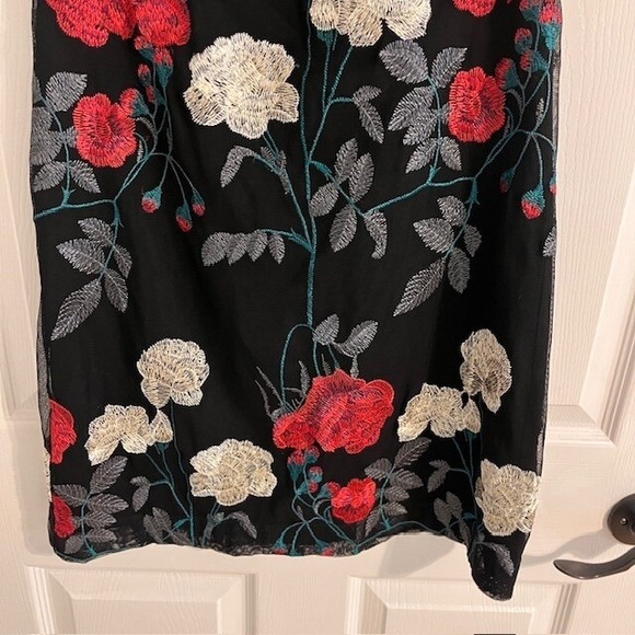 Vince Camuto Size 4 Floral Embroidered Dress Sleeveless‎ Cocktail Dress Sheath - Picture 3 of 8